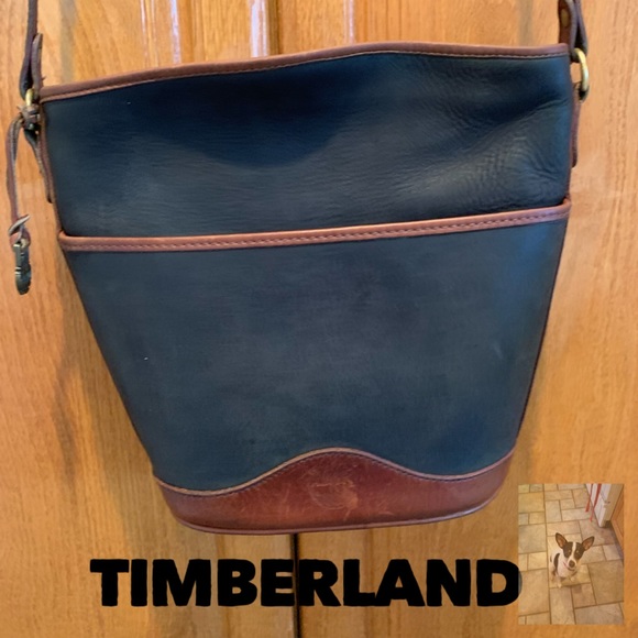 Timberland Handbags - Timberland black leather crossbody bucket bag